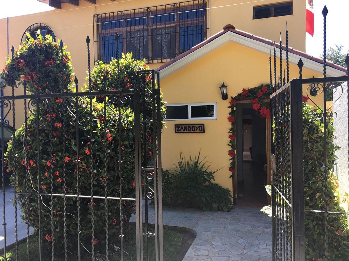 Zandoyo Bed & Breakfast 푸에르토 에스콘디도 외부 사진